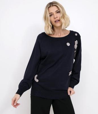 Blusa em Retilínea com Aplicações 
